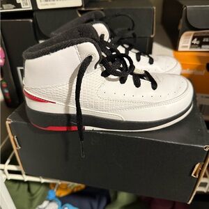Jordan Kids White and Black Retro 2